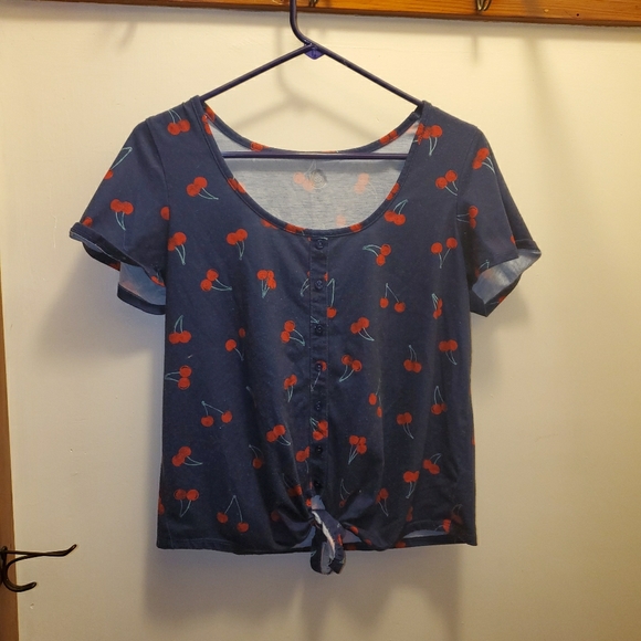 SO Tops - So brand Navy Chery tshirt